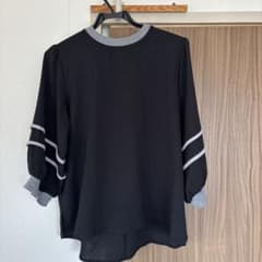 黒い七部袖プラウスのサムネイル