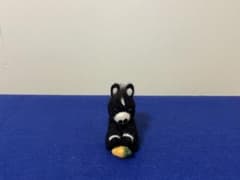 羊毛フェルト 黒色の馬　にんじん付きのサムネイル