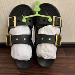 新品 Crocs Saturday Metallic サンダル 25cmのサムネイル