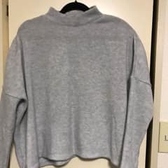 ドルマンシルエットのニットのサムネイル