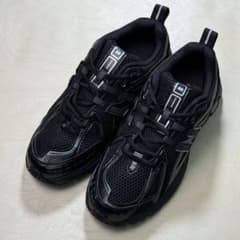 【セール中 美品】NewBalance M1906DF 27.5トリプルブラックのサムネイル