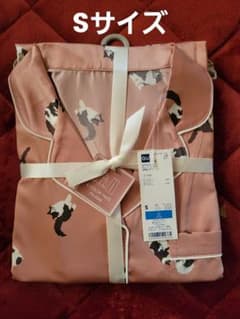 GU　サテンパジャマ　長袖　キャット　上下のサムネイル
