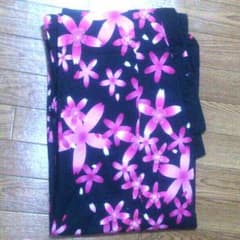 黒とピンクの花 浴衣のサムネイル