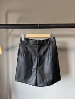 EVRIS レザーショートパンツのサムネイル