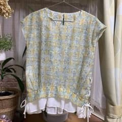 花柄 レースアップ フレンチスリーブ ブラウスのサムネイル
