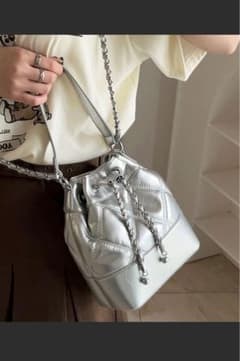 【値下げ有！】【美品！】ショルダーバッグ(シルバー)のサムネイル