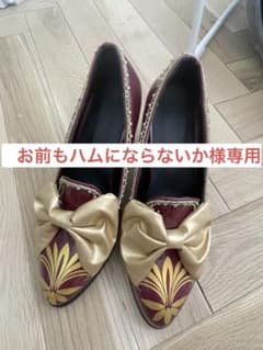 リボン付き赤と金のハイヒールパンプスのサムネイル