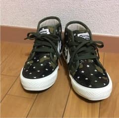 スニーカーのサムネイル
