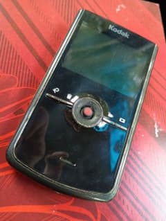 Kodak Zi8 video camera body, tested and working.　Psyduck