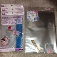 DAISO 圧縮袋 ３枚セット ＆ クリア ギフトバッグのサムネイル