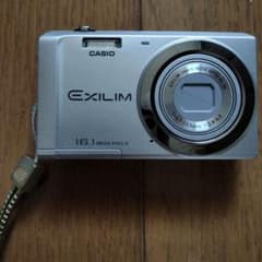 CASIO EXILIM 16.1MP コンパクトデジタルカメラ 本体のサムネイル