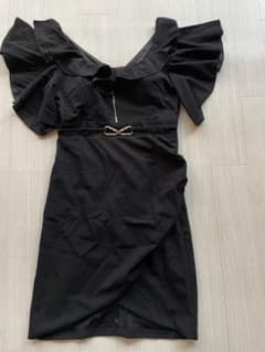 黒 フリル袖 タイトドレスのサムネイル