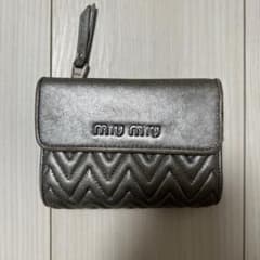 miu miu 2つ折り財布 メタリックシルバーのサムネイル