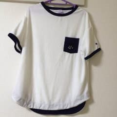 ネネット ポケットに にゃーのワッペンが付いた可愛いTシャツのサムネイル