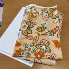 ベージュ＋花柄エスニック調の未使用生地のサムネイル
