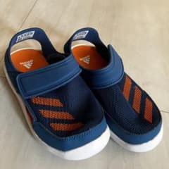 未使用 adidas キッズ サンダル 18cm ブルー オレンジのサムネイル