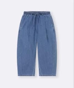 GU　ライトデニムバレルアンクルパンツ(丈短め57.0cm) Sサイズのサムネイル