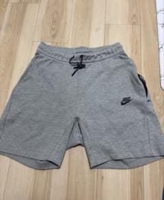 ナイキ　テックフリース　ハーフパンツのサムネイル