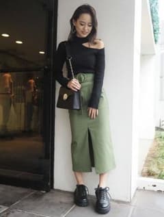 MURUA ショルダーカットタートルニットのサムネイル