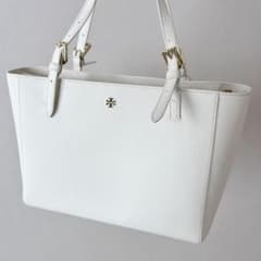 TORY BURCH A4収納可 3層 サフィアーノレザー トートバッグ 白 - メルカリ