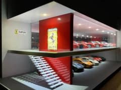 ミニカー専用ジオラマ：1/43 カーディーラーⅣ（光沢カーボン）NEWモデル！ ミニカー専用ジオラマ：1/64 カーディーラーⅢ（光沢レッド）ホワイト