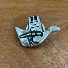 Le Corbusier open hand pin badge コルビュジエ Le Corbusier open hand pin badge コルビュジエ - メルカリ
