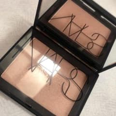 NARS ハイライティングパウダー　#5220のサムネイル