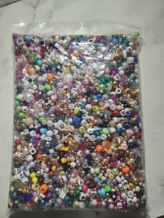 カラフルビーズ 大容量まとめ売りのサムネイル