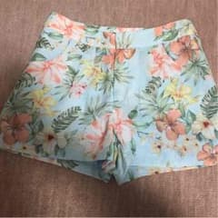 リゾート花柄 ショートパンツのサムネイル