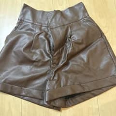 フェイクレザー ハイウエスト ショートパンツ ブラウンのサムネイル