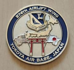 米軍 実物 チャレンジコイン 横田基地 司令官 ミリタリー 国旗 C-130 