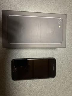 iphone 7 125G au ジェットブラックのサムネイル