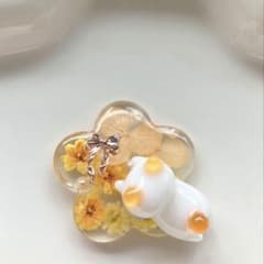 レジン ヘアゴム ブローチ 花と猫ちゃん オレンジ◡̈♥︎ - メルカリ