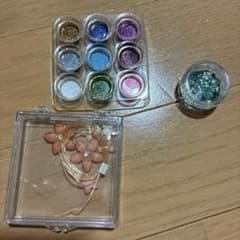 ネイルアート用ラメパウダーとデコレーションパーツセットのサムネイル