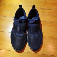 PUMA ブラック スニーカー 運動靴 プーマ レディース 22.5cmのサムネイル