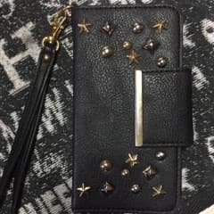 スタッズ付きiPhoneケースのサムネイル
