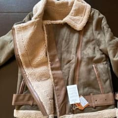 新品タグ付き　アウターのサムネイル