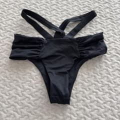 ALEXIA STAN ブラック水着のサムネイル