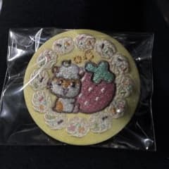 コロコロクリリン 刺繍缶バッジ いちごのサムネイル