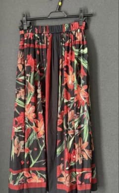 アメリ黒赤配色パキッと女性らしさ美、フレアスカート！確実正規品