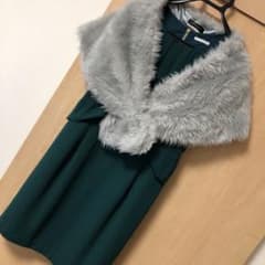 美品！グレーのファーケープのサムネイル