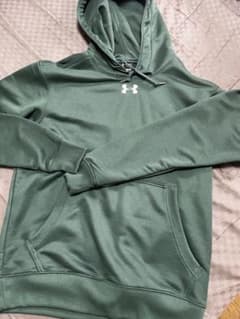 値下げ中☆UNDER ARMOUR グリーン フード付きパーカーのサムネイル