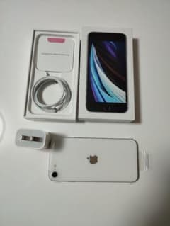 iPhone SE 第2世代 (SE2) ホワイト 128 GB SIMフリーのサムネイル