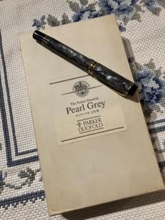 Parker Duofold Pearl Grey 万年筆のサムネイル