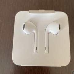 iPhone 純正イヤホン アップル　ライトニングケーブルのサムネイル