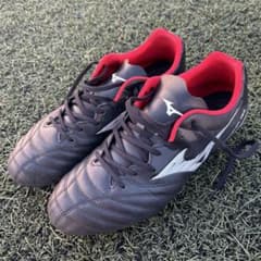 Mizuno soccer shoes, black/red