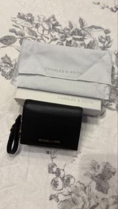 CHARLES & KEITH 二つ折り財布 ブラックのサムネイル