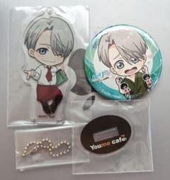 ユーリ!!! on ICE カフェ 缶バッジとアクリルスタンド ヴィクトル