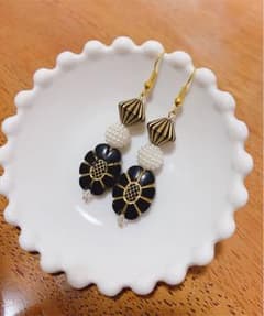 ハンドメイドピアス⑥のサムネイル