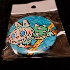 POPLAND限定 ラブブ labubu 缶バッチ ラブブ LABUBU 缶バッジ - メルカリ